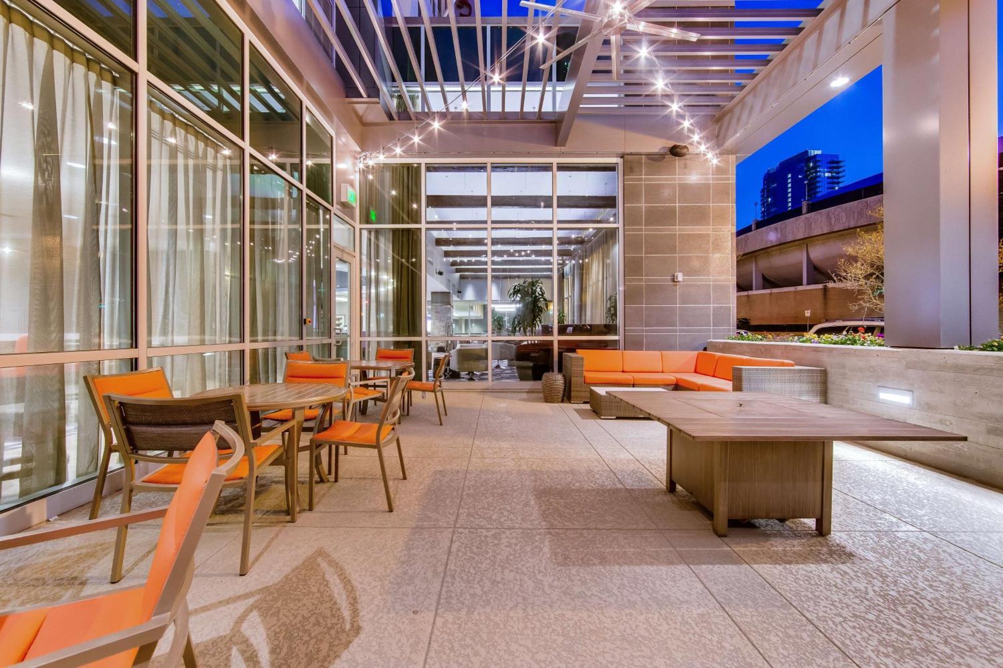 Hampton Inn & Suites Fort Worth Downtown Exterior photo