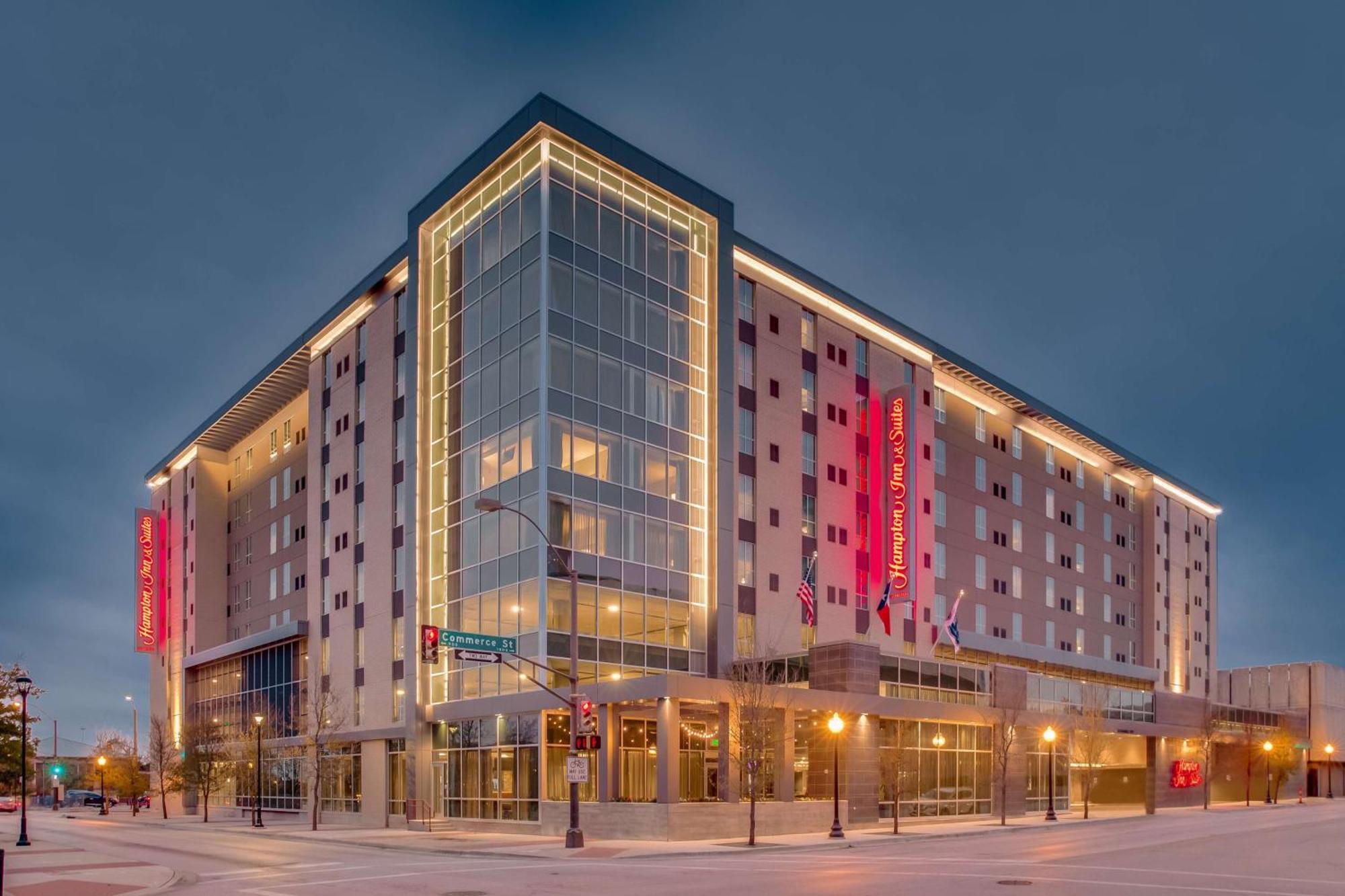 Hampton Inn & Suites Fort Worth Downtown Exterior photo
